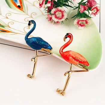 Nový Dizajn Flamingo Zliatiny Červené, Modré Smalt Vták Brošne Ženy, Mužov Kovové Zvierat Brošňa Kolíky Banquet Broche Darček Šatku Pracka