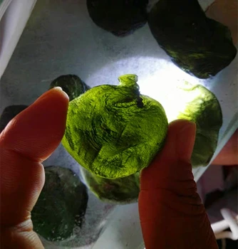 Hot Predaj A++ Prírodné Moldavite zelená aerolites crystal kameň prívesok energie apotropaic4g-6 g/ veľa+ zadarmo lano Jedinečný Náhrdelník